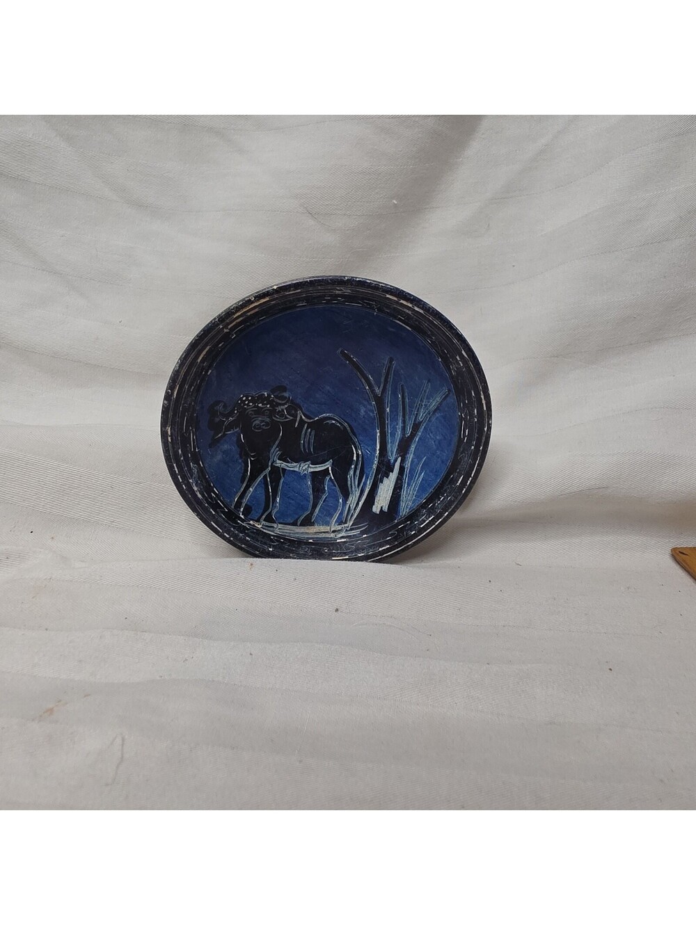 Kisii Soapstone Hand-Carved Painted Trinket Dish Wildebeest Scene Used 4"